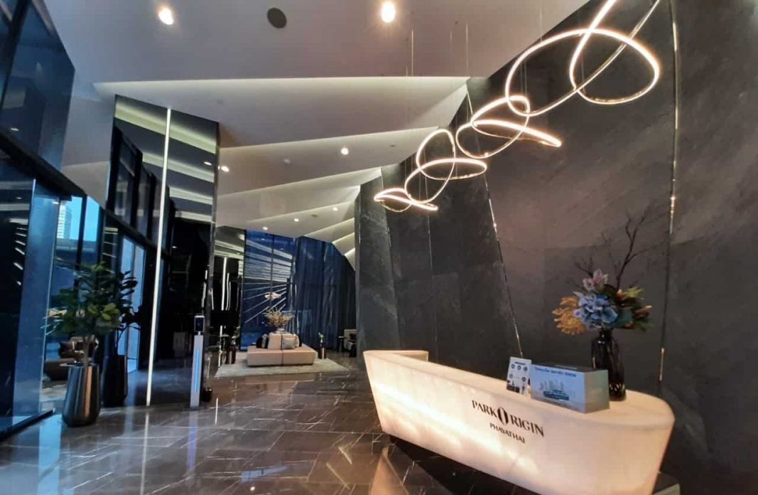 Park Origin Phayathai — lobby with a reception desk